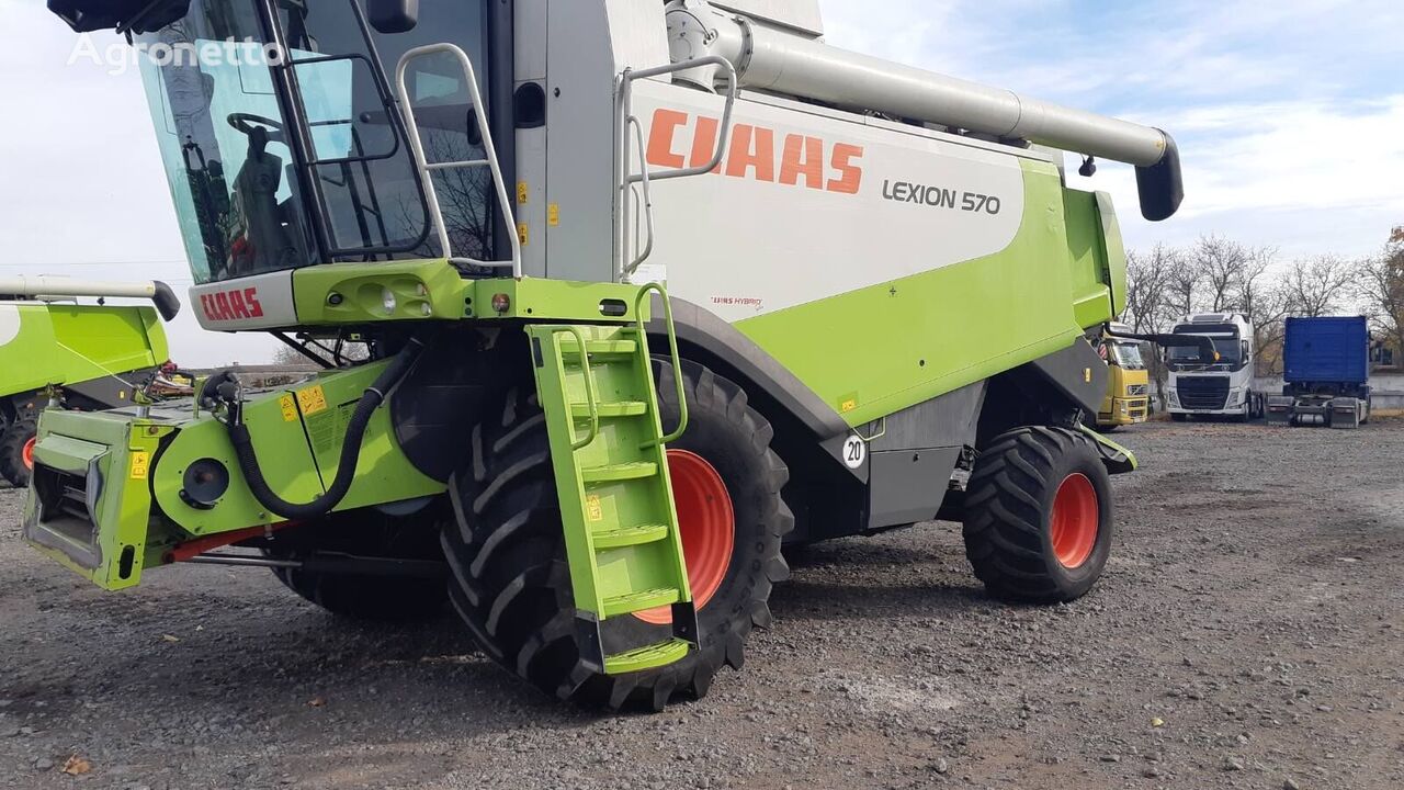 máy gặt đập liên hợp Claas Lexion 570