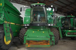 máy gặt đập liên hợp John Deere 2064