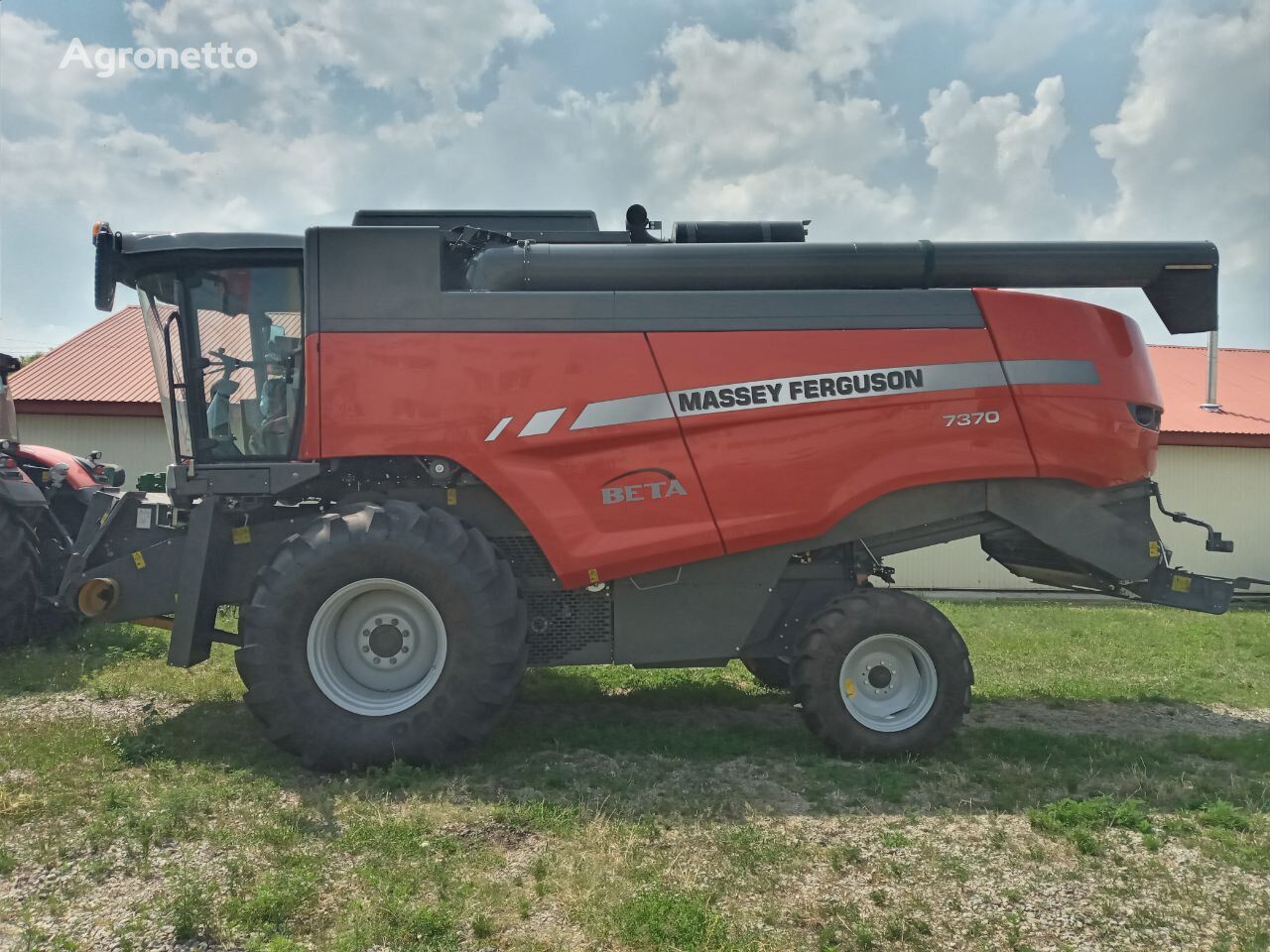 máy gặt đập liên hợp Massey Ferguson Beta 7370 (v naiavnosti v Ukraini) mới