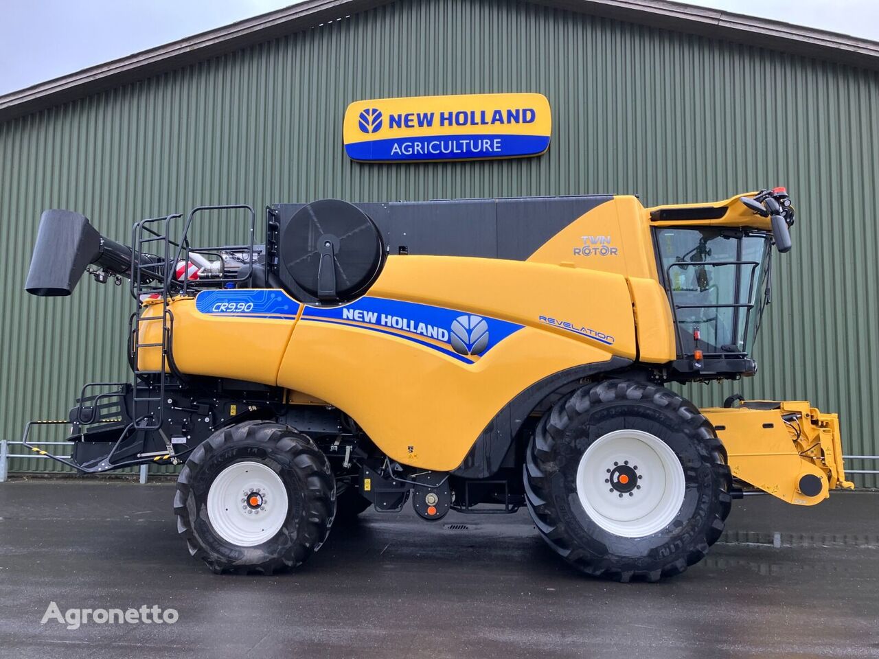 máy gặt đập liên hợp New Holland CR9090 mới