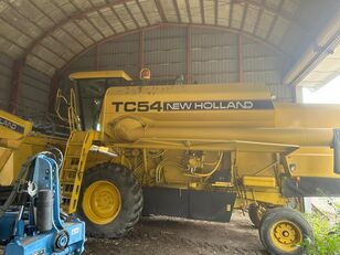 máy gặt đập liên hợp New Holland TC54 COMBINE