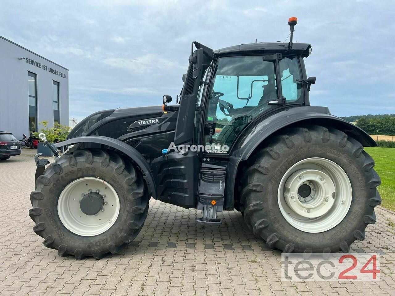 máy kéo bánh lốp Valtra T 235 D 2A1 DIRECT