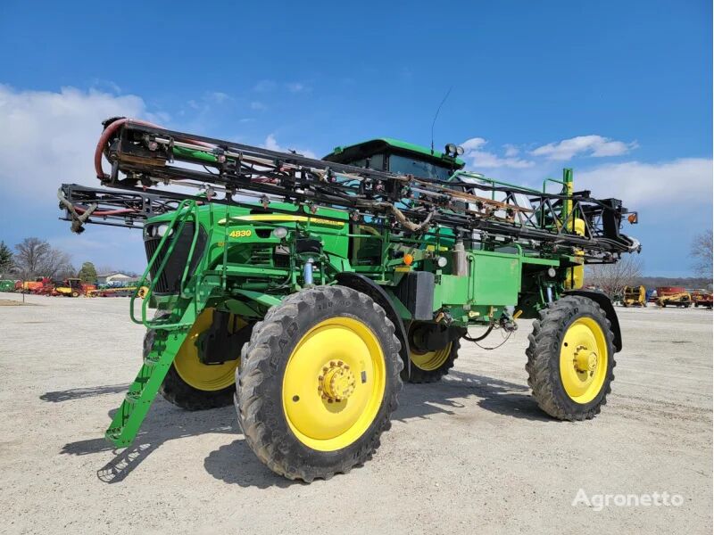 máy phun tự hành John Deere 4830