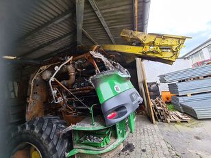 máy thu hoạch thức ăn gia súc John Deere 9900 bị hư hại